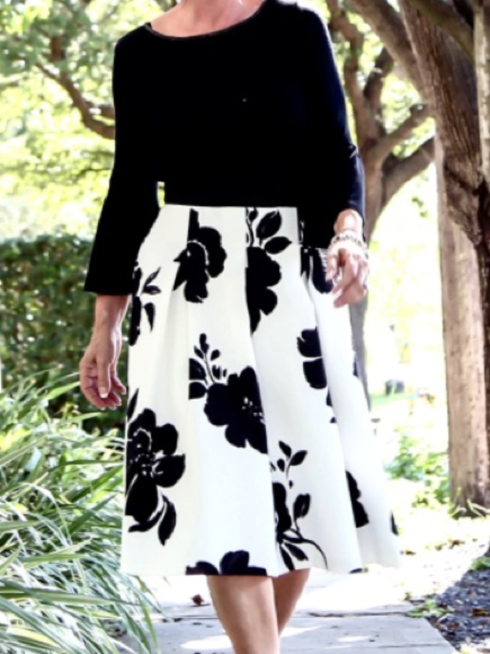 White House Black Market Black & White Floral Circle Skirt